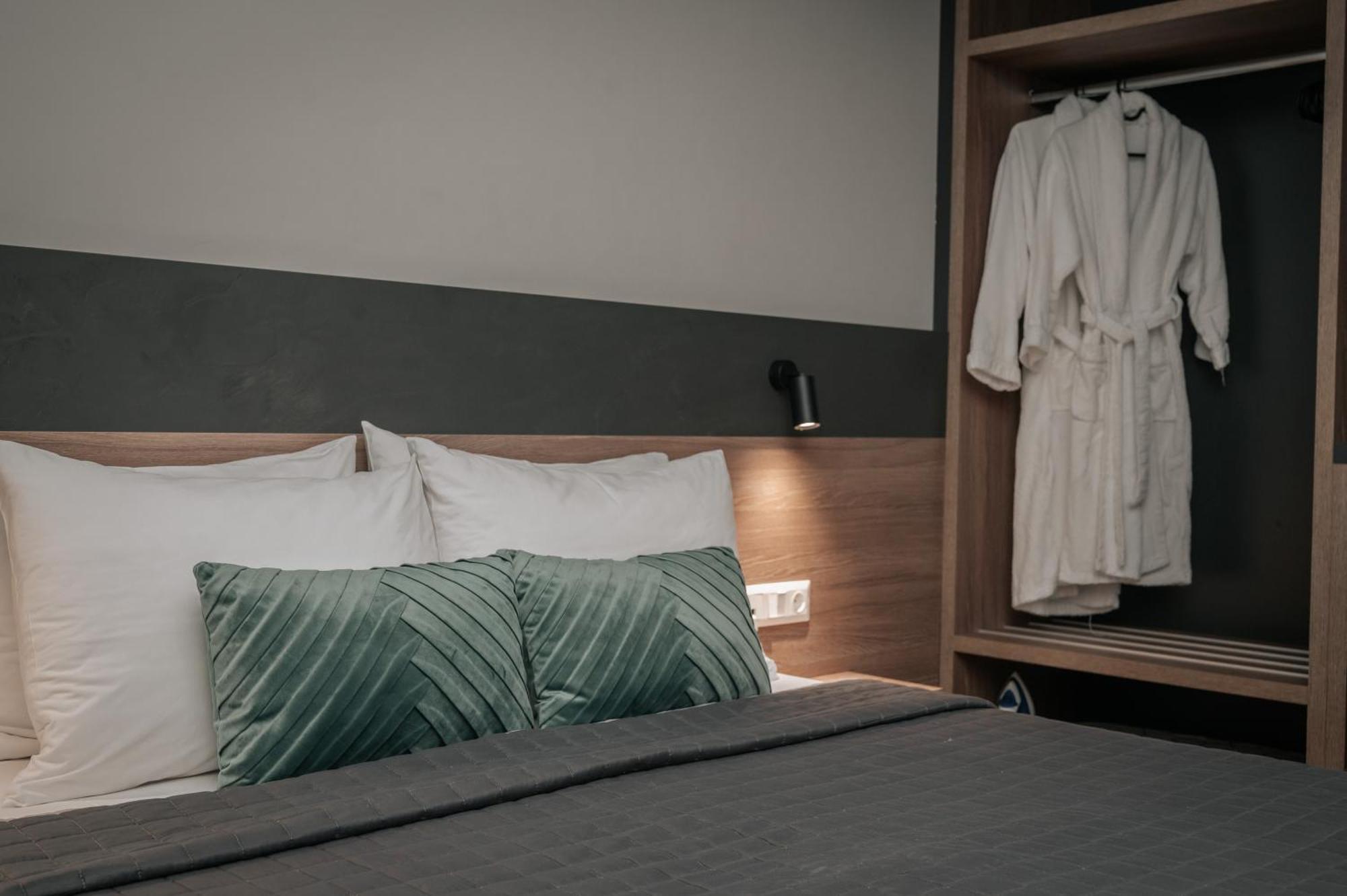 Elizabeth Queen Luxury Rooms Paralía Exterior foto