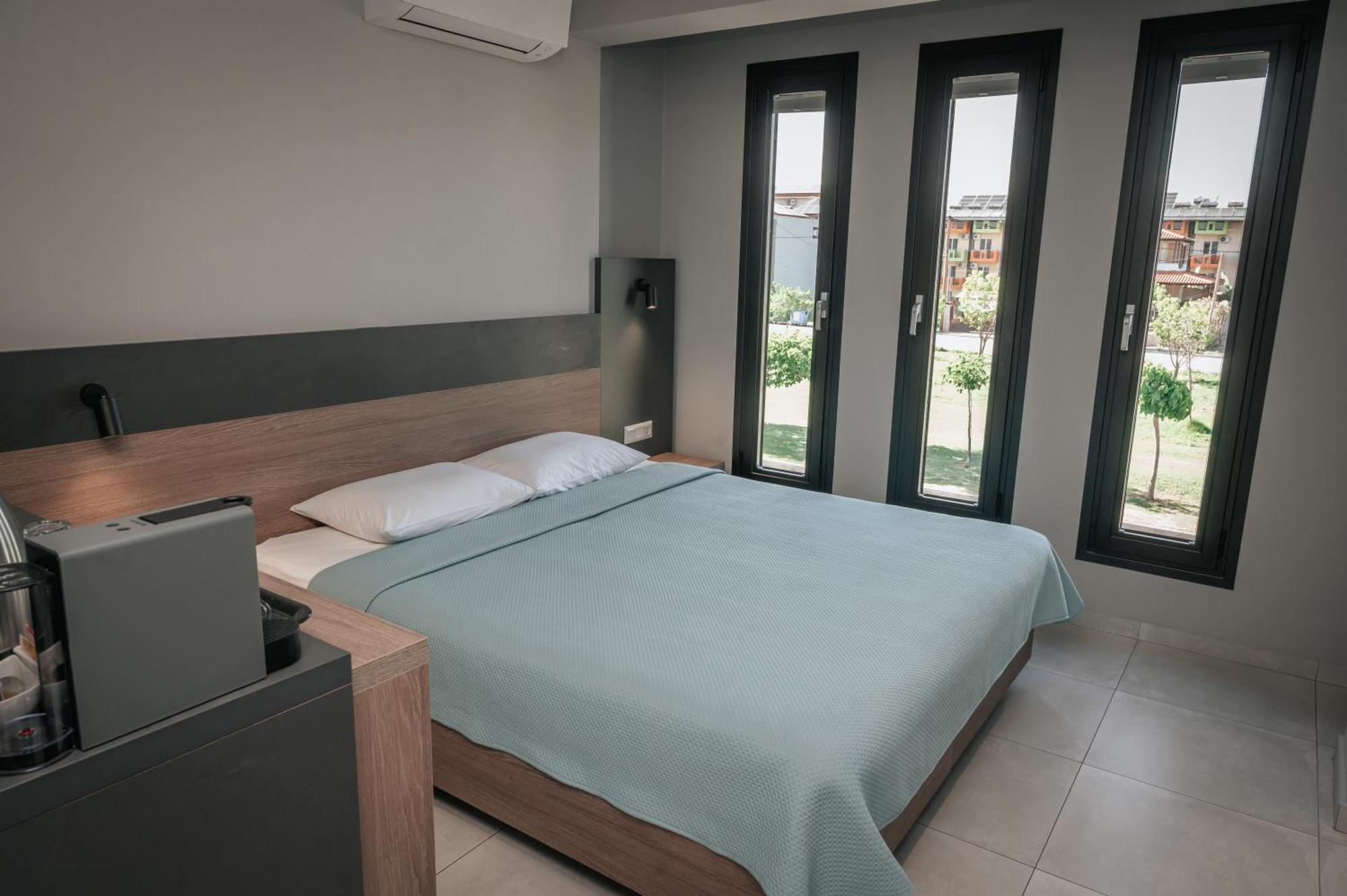 Elizabeth Queen Luxury Rooms Paralía Exterior foto